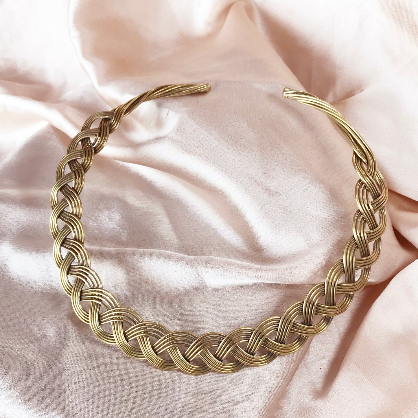 Torque Style Crisscross Choker