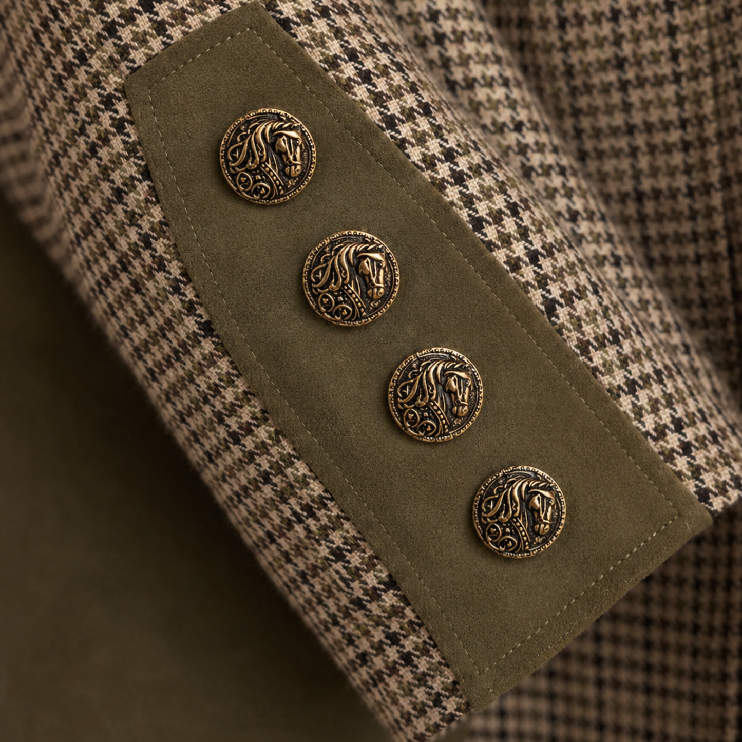Imperial Horn Button