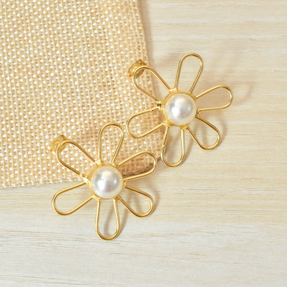 Pearl Flower Stud Earrings