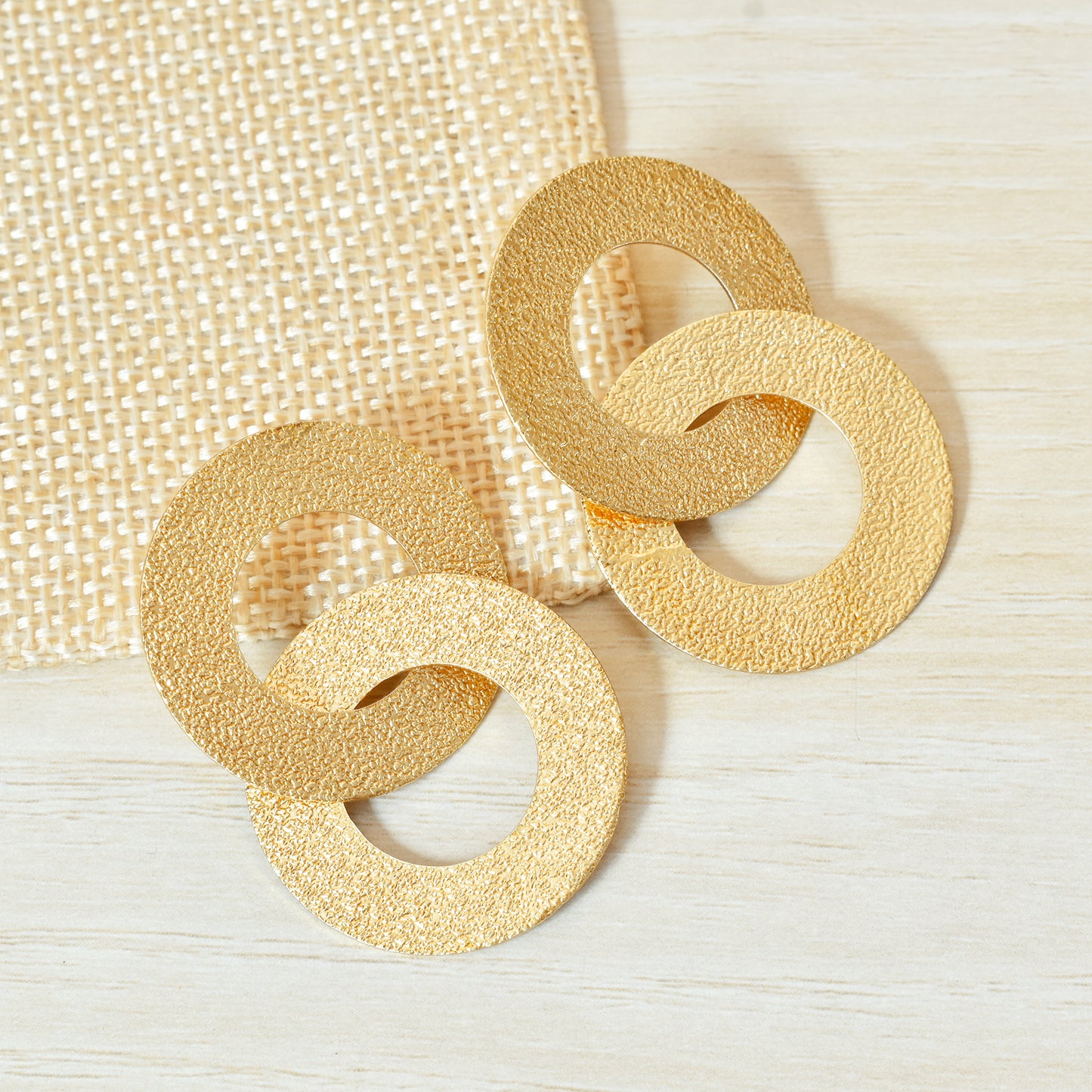 Connecting Circles Stud Earrings