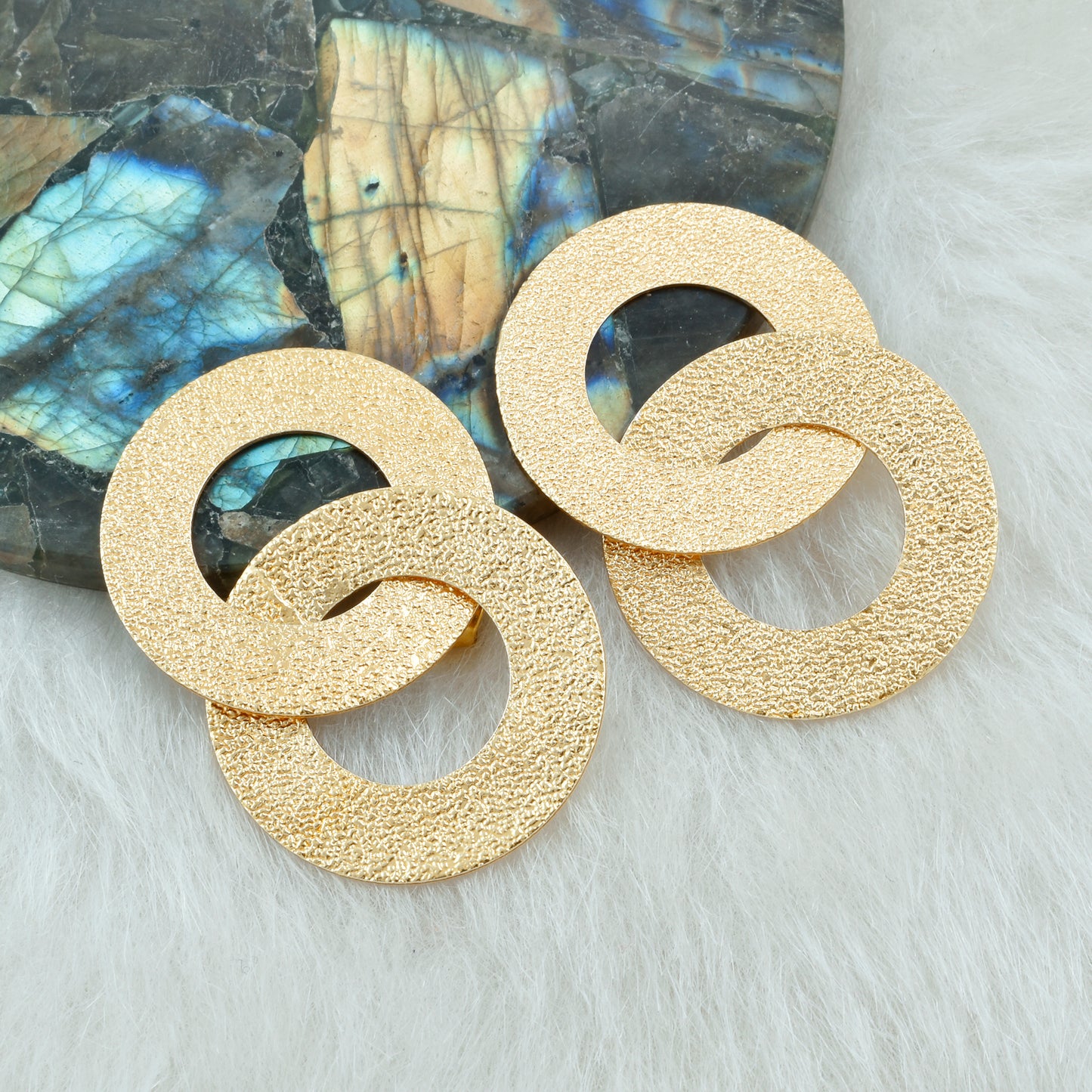 Connecting Circles Stud Earrings