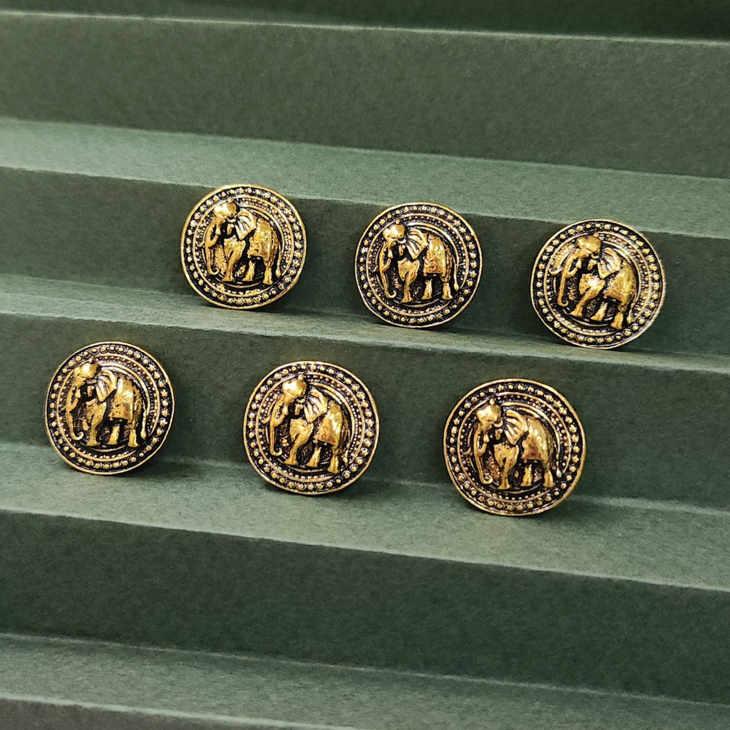 Maharaja Peacock Button