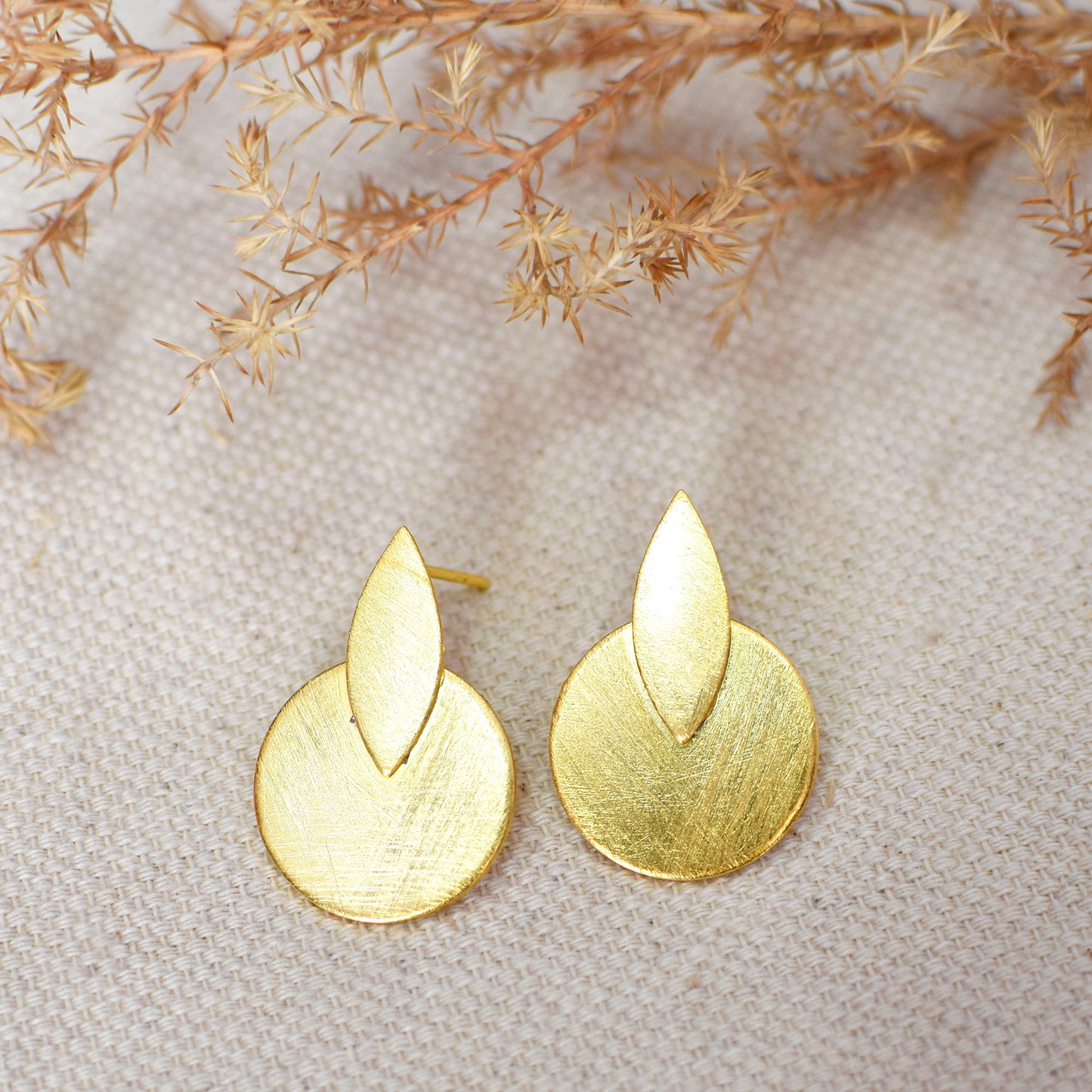 Leaf On The Plate Stud Earrings