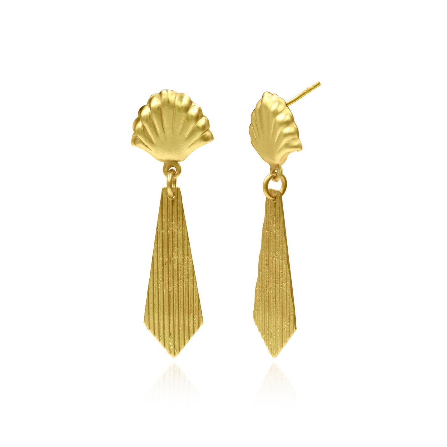 Tie Of The Shell Stud Earrings