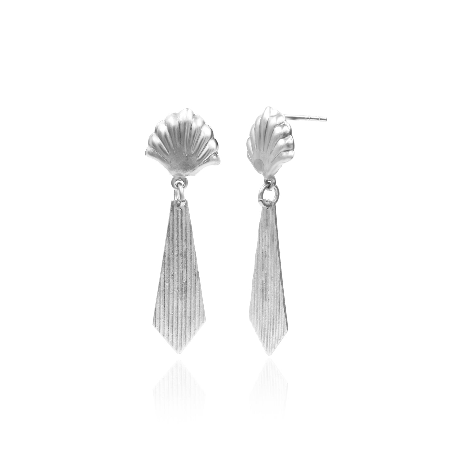 Tie Of The Shell Stud Earrings