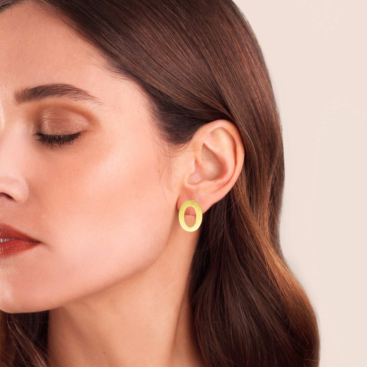 Look In The Oval Stud Earrings