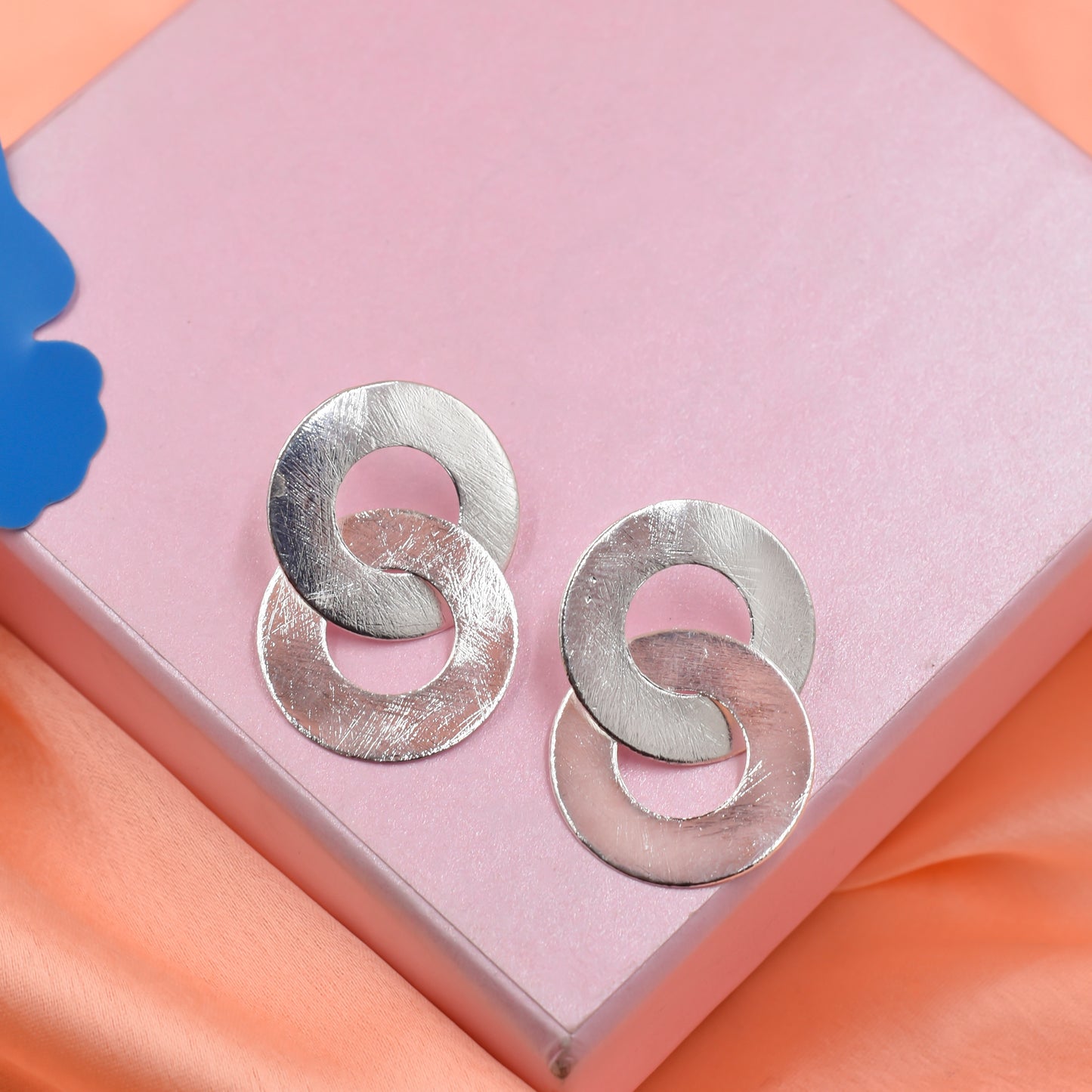 Connecting Circles Stud Earrings