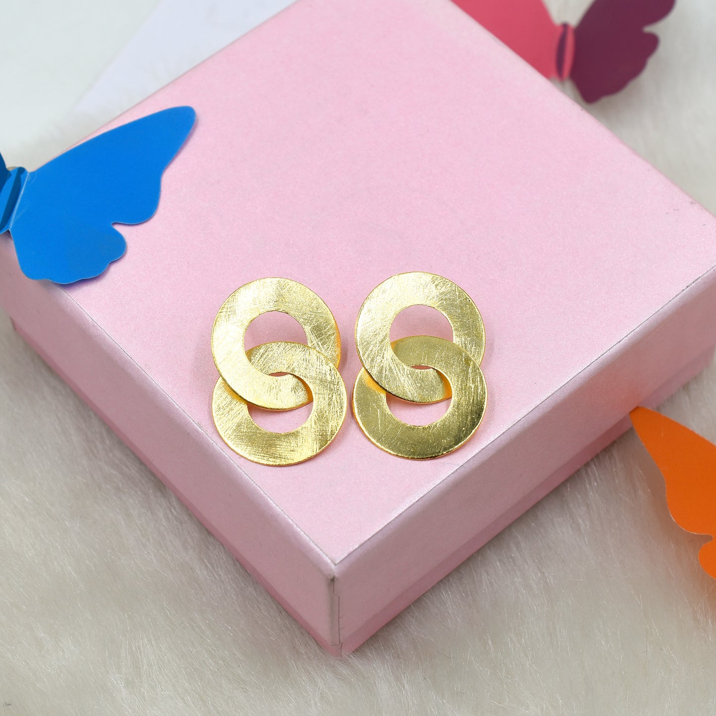 Connecting Circles Stud Earrings