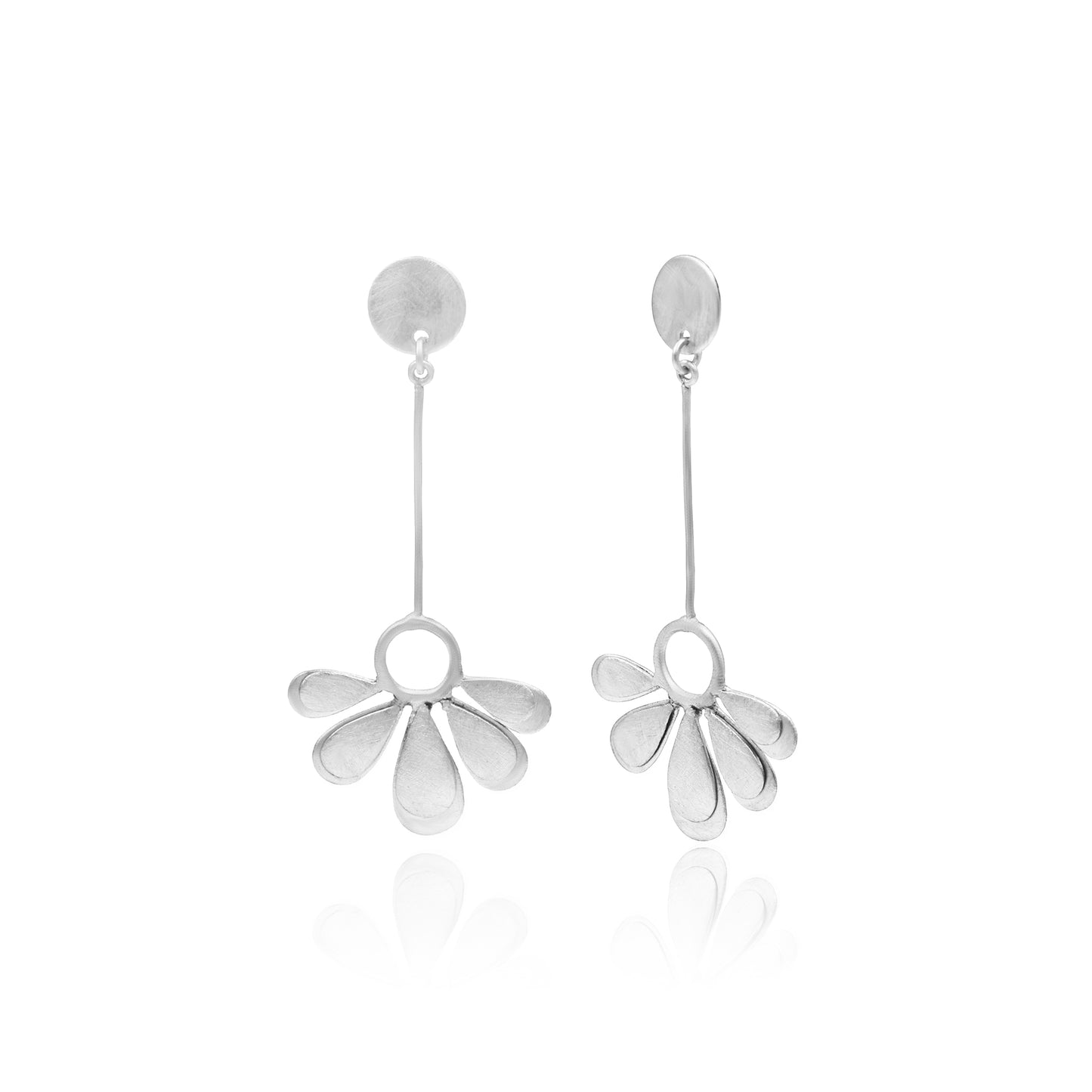 Thread Of Flower Stud Earrings