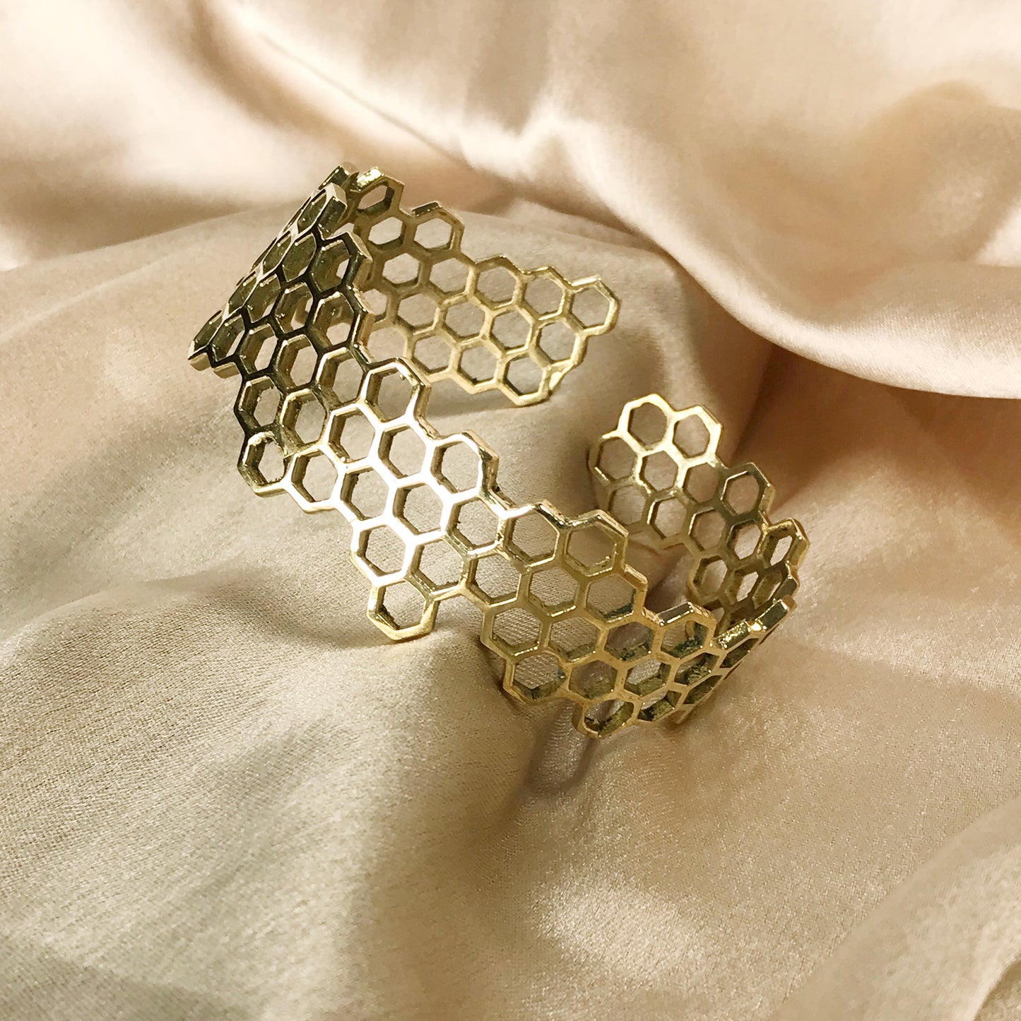 Honeycomb Drama Handcuff