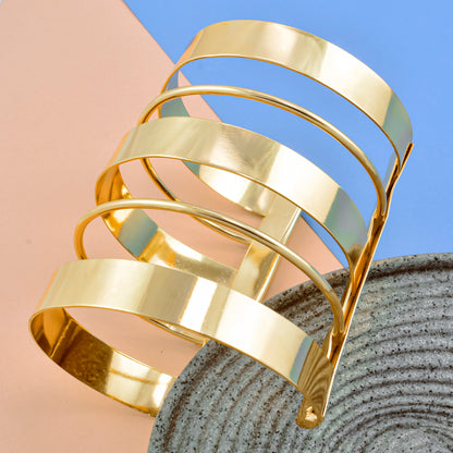 Flare Charm Rings Handcuff