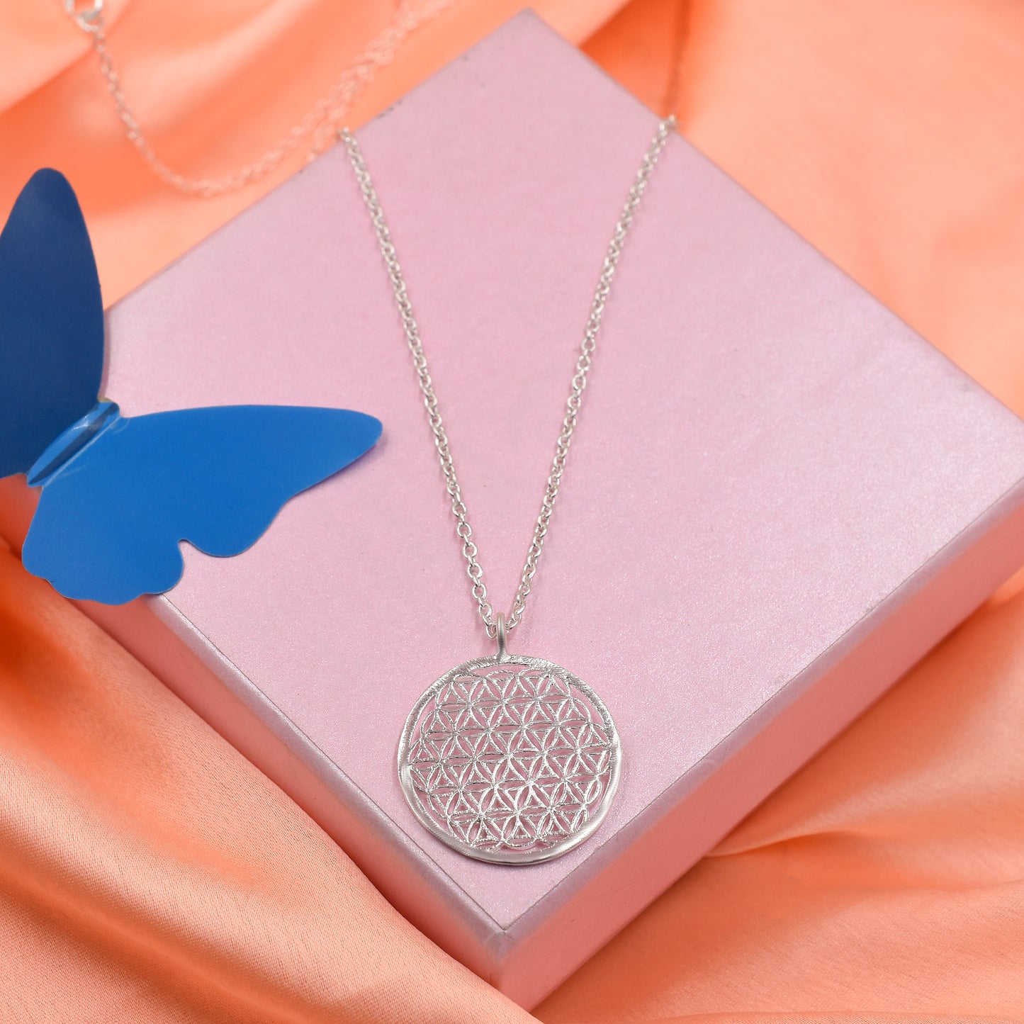 Blooming Net Pendant